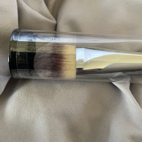 It Cosmetics Makeup Brush - Picture 6 of 7